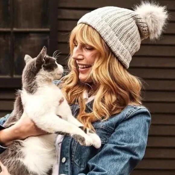 Jules Kae Accessories - Jules Kae Pom Beanie Light Grey